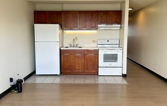 Well-Maintained 1BR/1BA w/1 Parking – Ala Wai Plaza, Near UH & Waikīkī