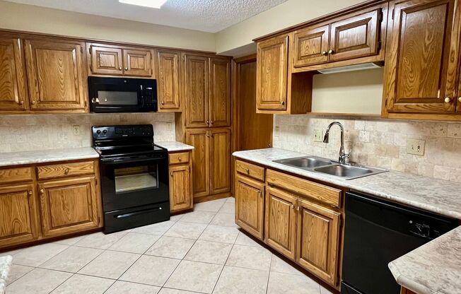 2 beds, 1 bath, $1,395