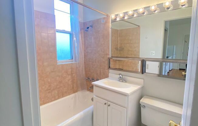 1 bed, 1 bath, 425 sqft, $1,500, Unit 5959-611