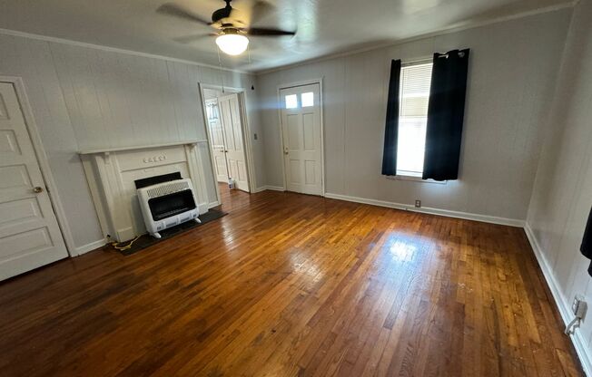 2 beds, 1 bath, $1,100