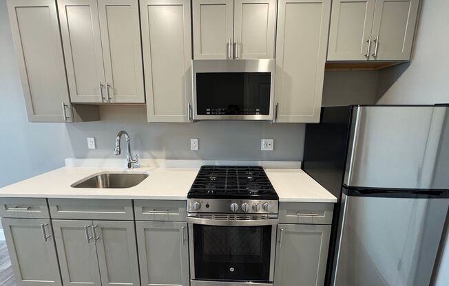 Studio, 1 bath, 345 sqft, $1,900, Unit 504