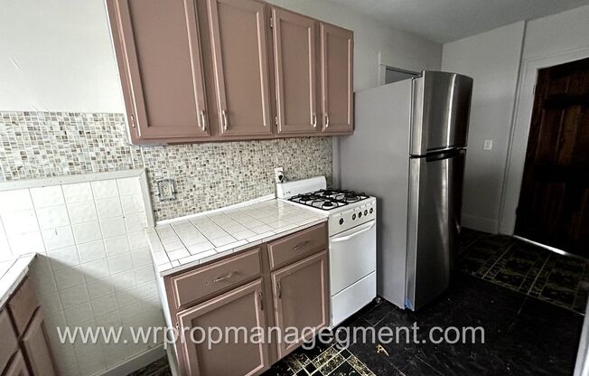 1 bed, 1 bath, 750 sqft, $699, Unit 442FRON