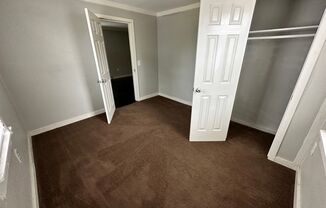 3 beds, 1 bath, $950