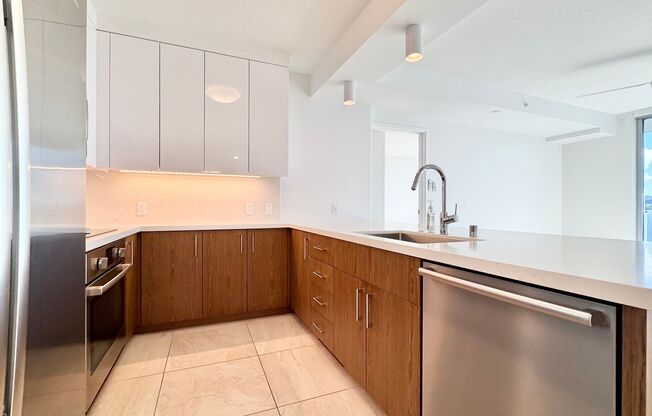 PET FRIENDLY! BEAUTIFUL 2 BEDROOM UNIT ON 29TH FLOOR