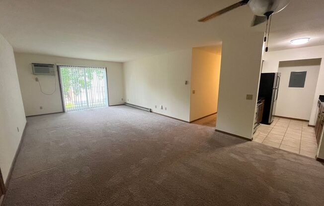 2 beds, 1 bath, 965 sqft, $1,650, Unit 7733CH