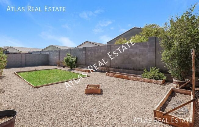 3 beds, 2 baths, 2,004 sqft, $2,300