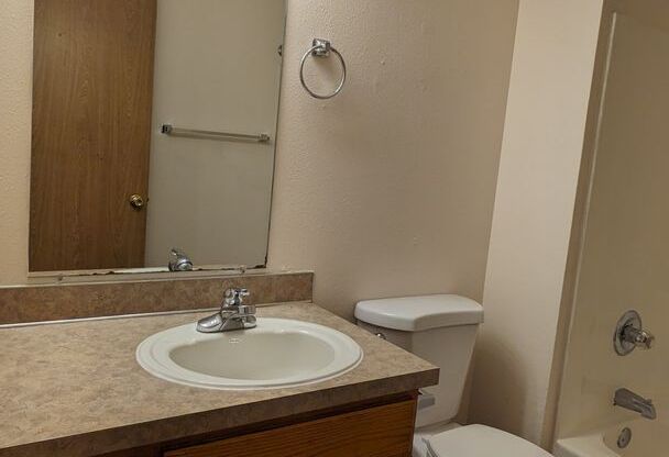 2 beds, 1 bath, 750 sqft, $1,425, Unit 26