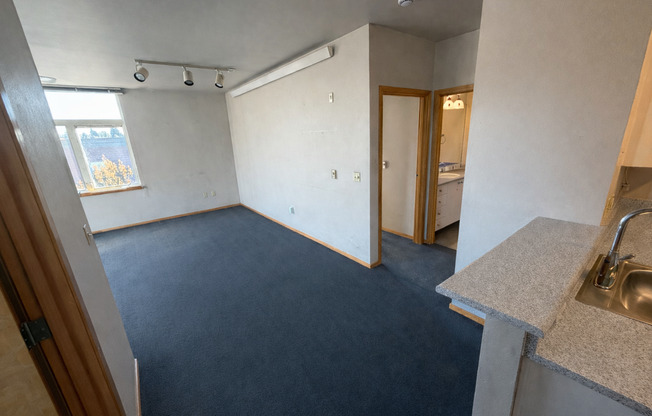 2 beds, 1 bath, 915 sqft, $2,275, Unit 414