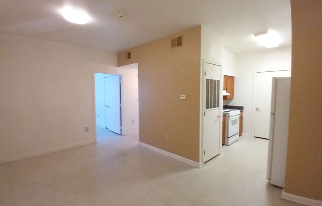 2 beds, 1 bath, 700 sqft, $919