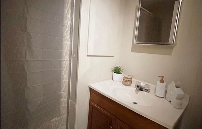Studio, 1 bath, 420 sqft, $700, Unit 62A