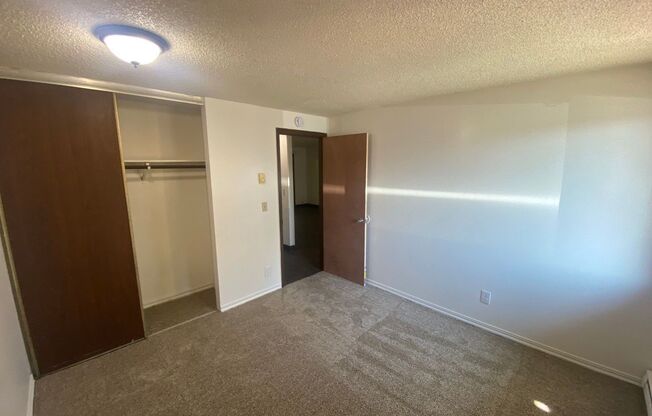 2 beds, 1 bath, 820 sqft, $1,195, Unit 2