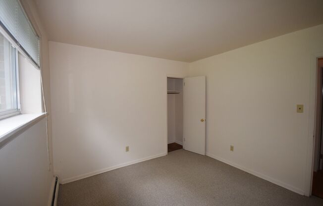 2 beds, 1 bath, 874 sqft, $1,445, Unit Q-12