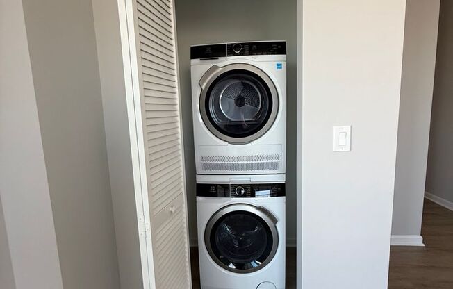 1 bed, 1 bath, 550 sqft, $1,475, Unit 1205