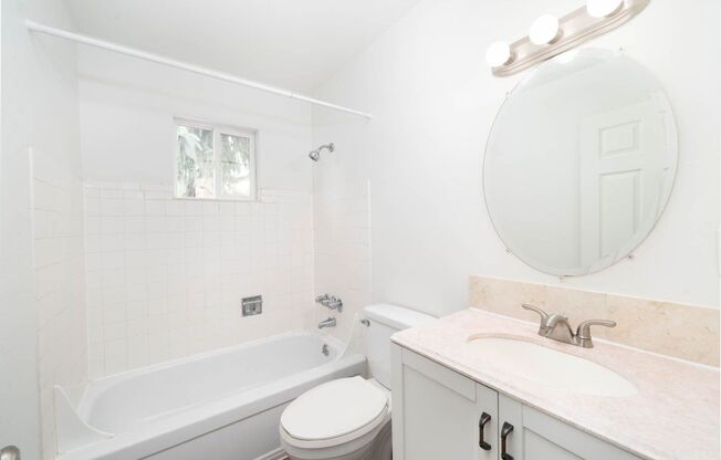 2 beds, 1 bath, 825 sqft, $1,325, Unit 13