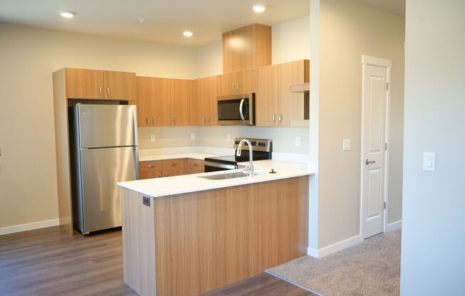 2 beds, 2 baths, 900 sqft, $1,535, Unit 4560-204