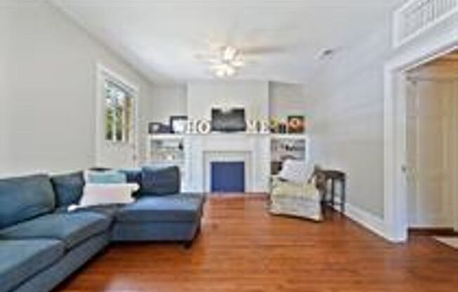 Adorable Cottage Just Steps from LSU's Campus and the Lakes!