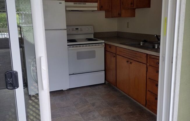 2 beds, 1 bath, $1,395