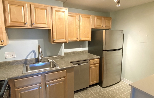 2 beds, 1 bath, 838 sqft, $2,175, Unit 335