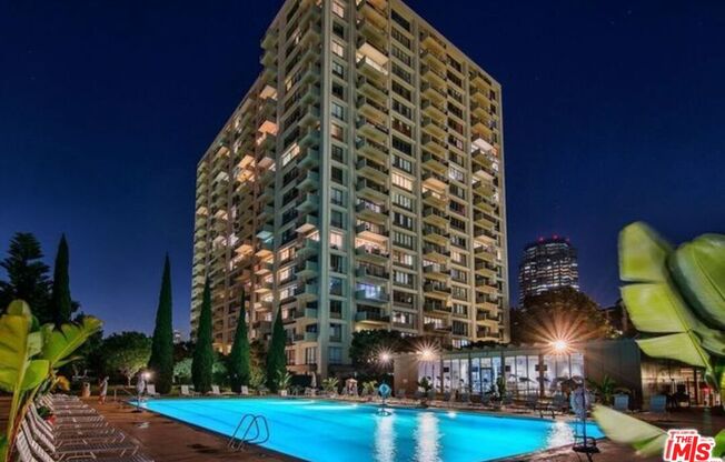 1 bed, 1 bath, 805 sqft, $3,500, Unit 210