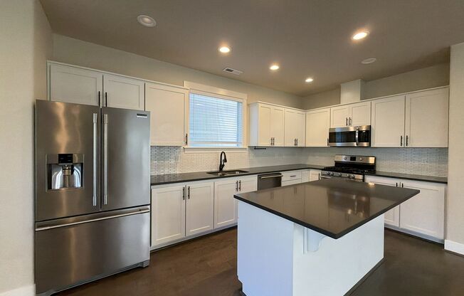 Beaverton Lovely 4 Bedroom 2.5 Bathroom in Bethany Crossing! Garage, A/C and Washer & Dryer Included!
