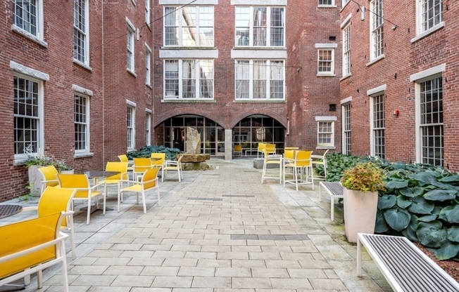 1 bed, 1 bath, 1,040 sqft, $2,400, Unit 142