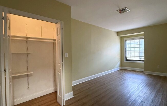 2 beds, 1 bath, 993 sqft, $2,400, Unit 420
