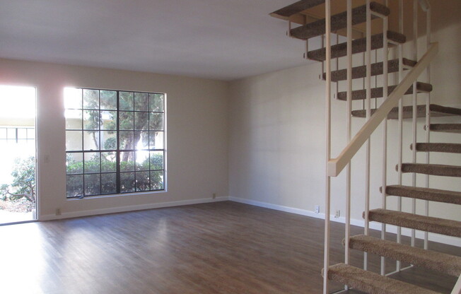 3BR/1.5BA Townhome in Playmor La Jolla Community Near UCSD