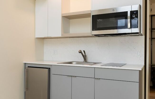1 bed, 1 bath, 470 sqft, $2,015, Unit 705