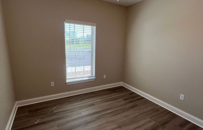 2 beds, 1 bath, 950 sqft, $1,000, Unit 114