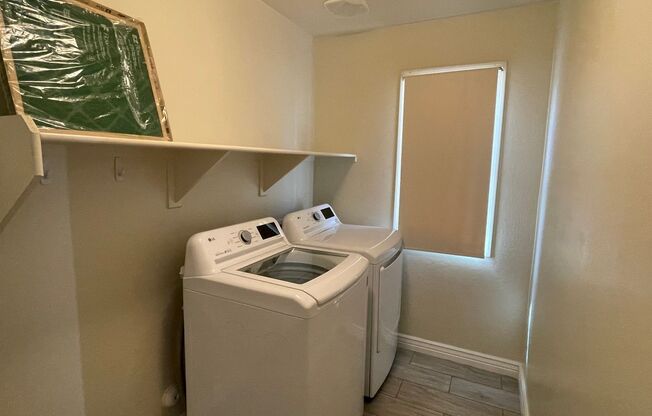 Prime Gilbert 3 Bedroom/2.5 bath 1st floor bonus room, 3 community pool's