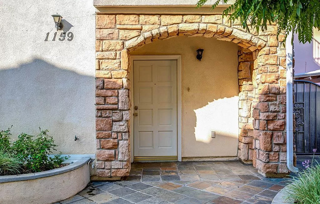 ELEGANT 3 BD / 2.5 BA TOWNHOME IN QUIET PASADENA