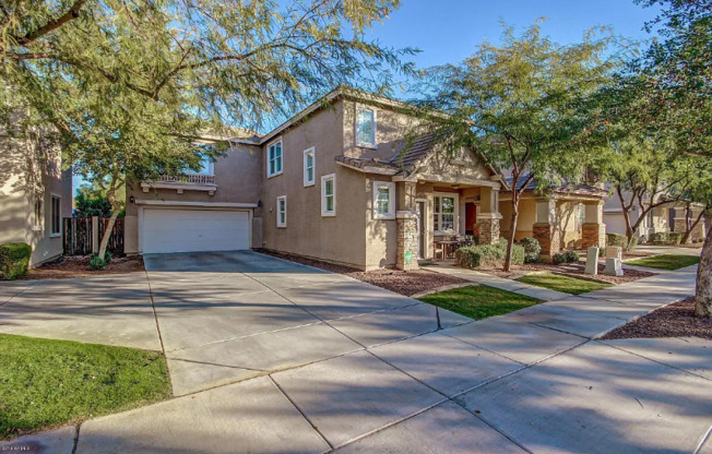 2308 E WAYLAND DR