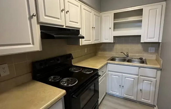 1 bed, 1 bath, 600 sqft, $899, Unit 8215-5