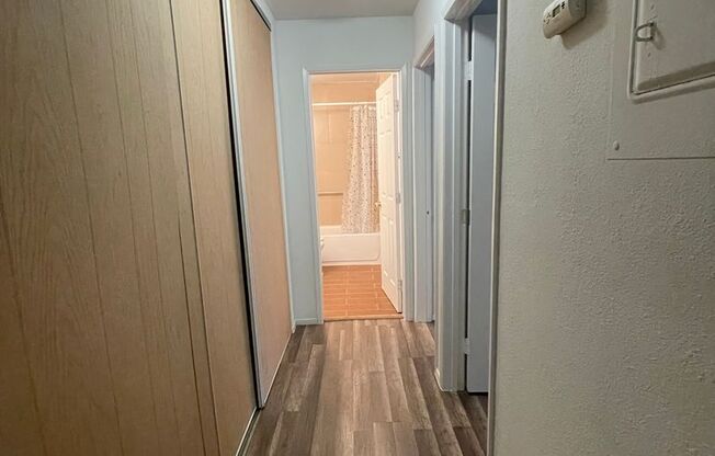 0798 - 721 / 723 Menker Ave