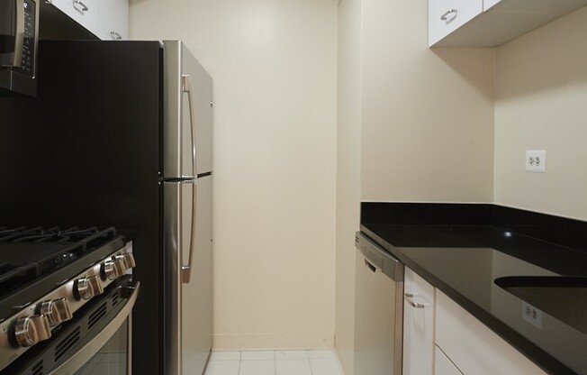 1 bed, 1 bath, 650 sqft, $4,250, Unit 16D