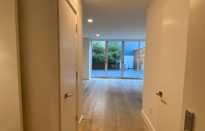 Studio, 1 bath, 384 sqft, $2,195, Unit 25