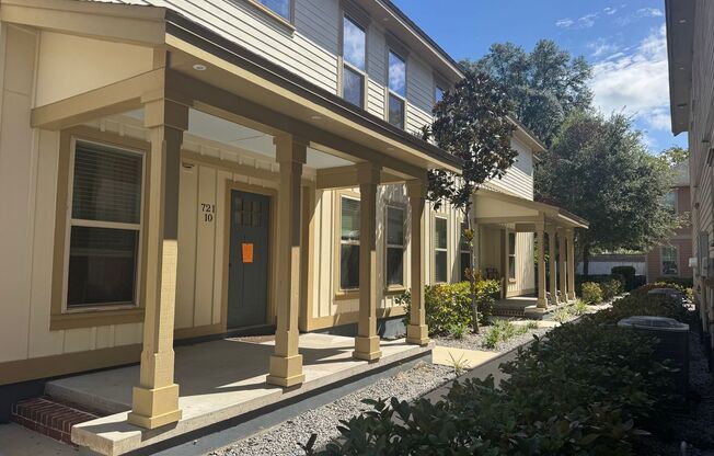 Student Living Near UF - 3 Bed / 3 Bath Home with Balcony