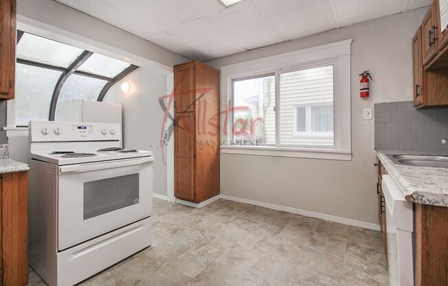 3821 Delmore , Cleveland Heights