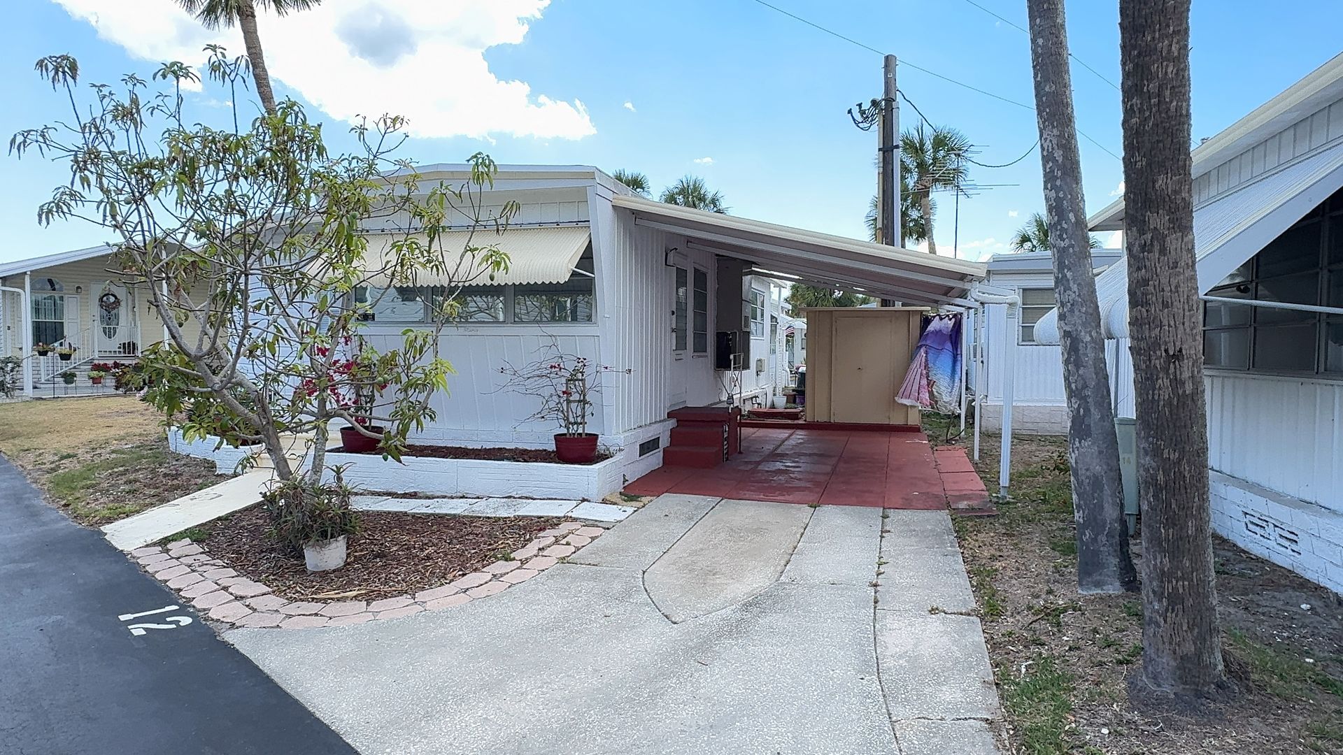 Beautiful 1 bedroom 1 bath Manufactured home for rent in Regency Cove, a 55+ gated community.