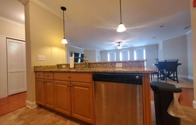 2 beds, 2 baths, $2,050