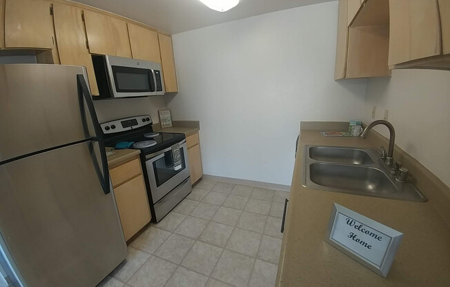 3 beds, 2 baths, 1,239 sqft, $2,015, Unit 1690-206