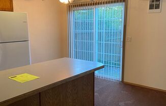 3 beds, 1.5 baths, 1,100 sqft, $1,325, Unit 125