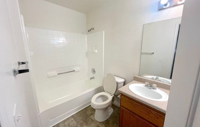 2 beds, 2 baths, $1,050, Unit UNIT 2113