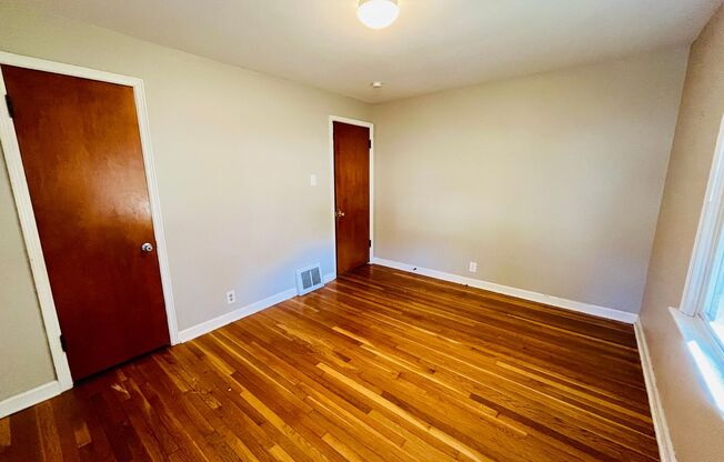 2 beds, 1 bath, $1,195