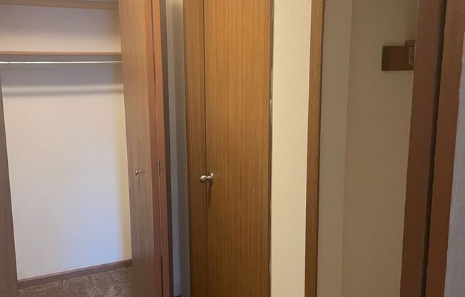 3 beds, 1 bath, 1,040 sqft, $1,800, Unit 3156-105