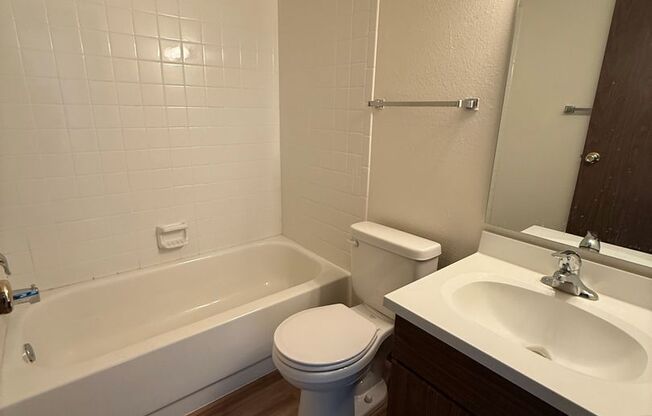 2 beds, 1 bath, $715, Unit 18