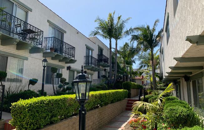 Villa Capistrano Apartments