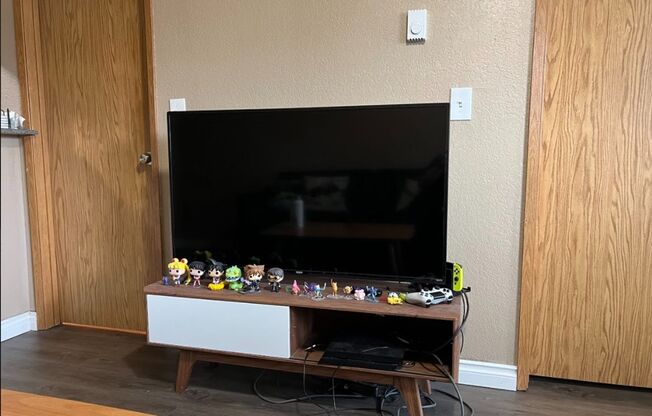 1 bed, 1 bath, 442 sqft, $1,450, Unit B201