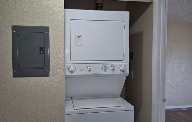 2 beds, 1 bath, 792 sqft, $1,000, Unit #3