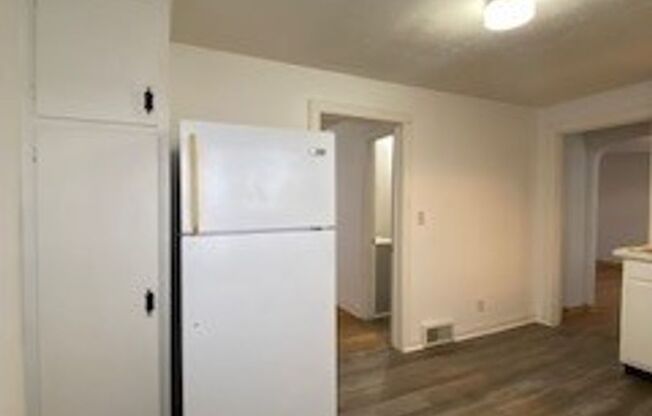 1 bed, 1 bath, $625, Unit Apt 2